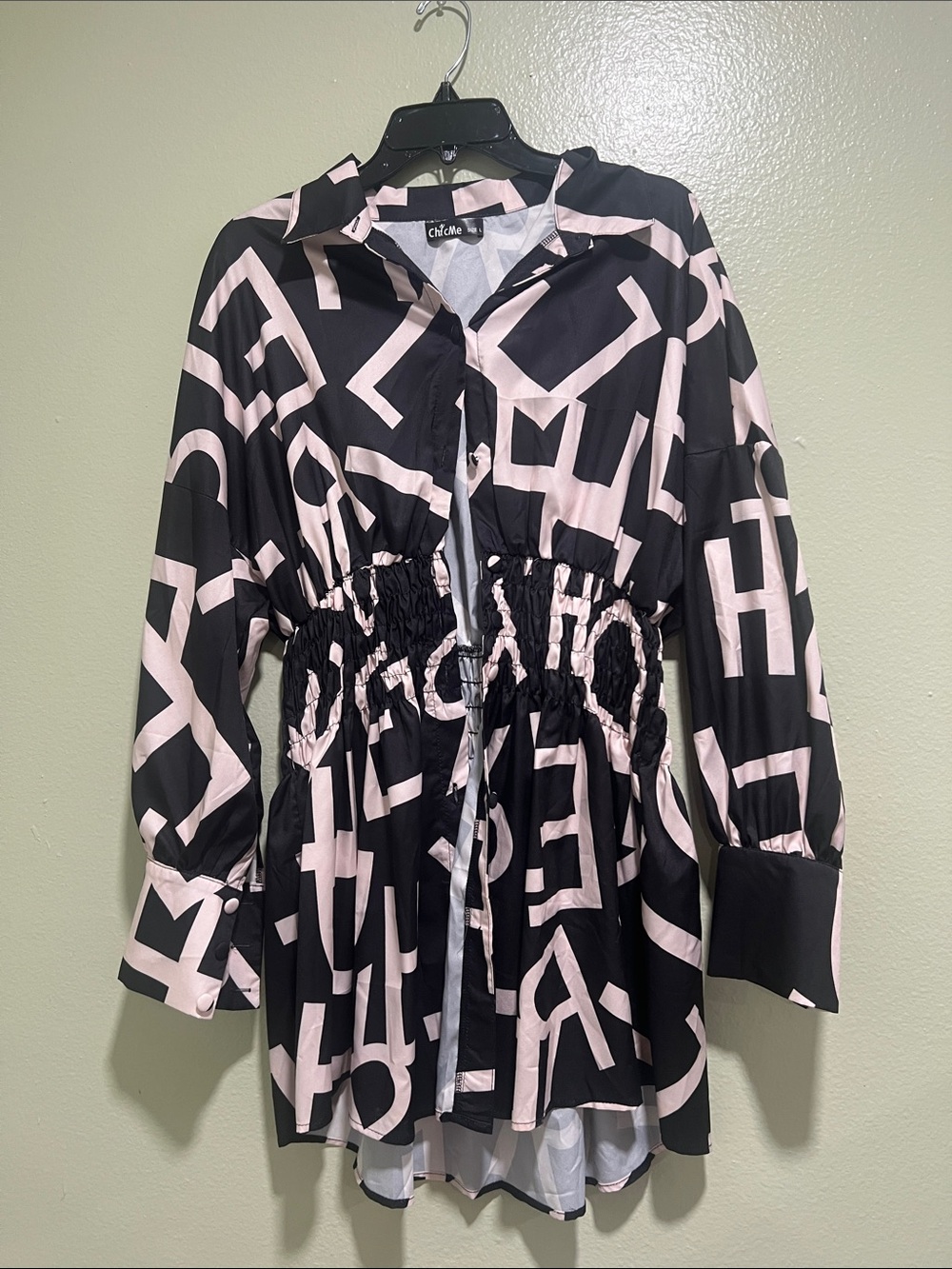 chic Black and Light Pink Geometric Cinched-Waist Shirt Jacket